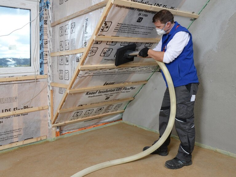 Einblasdämmung in Dach einbringen